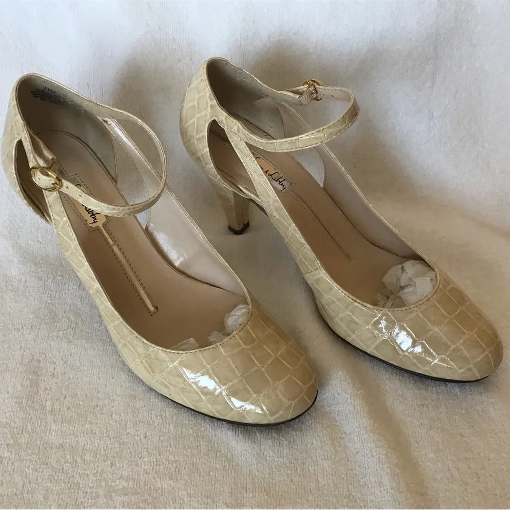 🌼Sam & Libby Shoes 3 1/2 inch heels size 7.5 M beige tan neutral color.